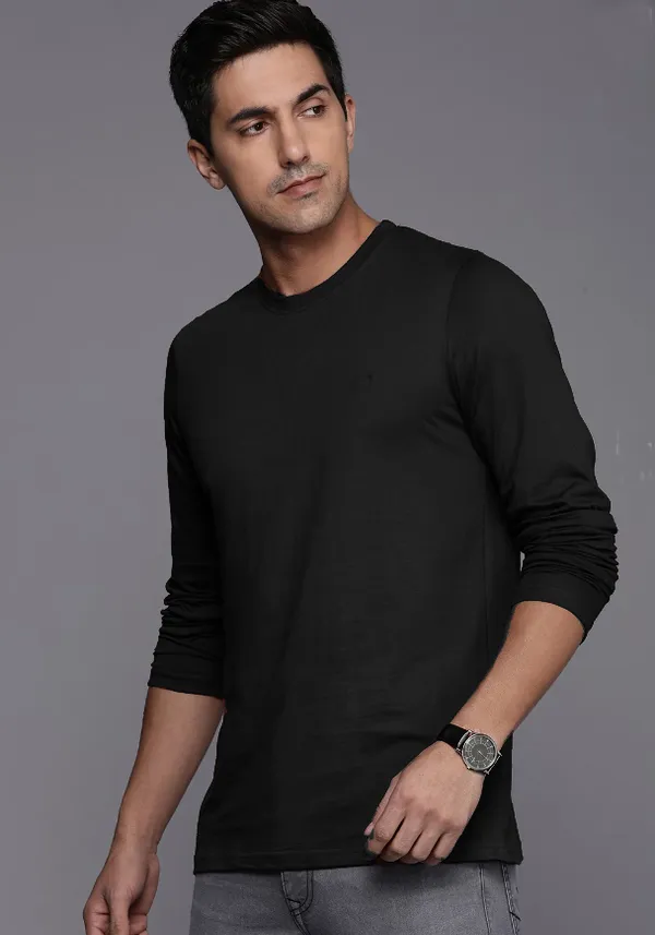 Black_Round_Neck_Cotton_Blend_Stylish_Fashionable_Tshirt_For_Men